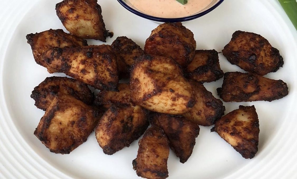 Spicy Chicken Bites with Creamy Sriracha