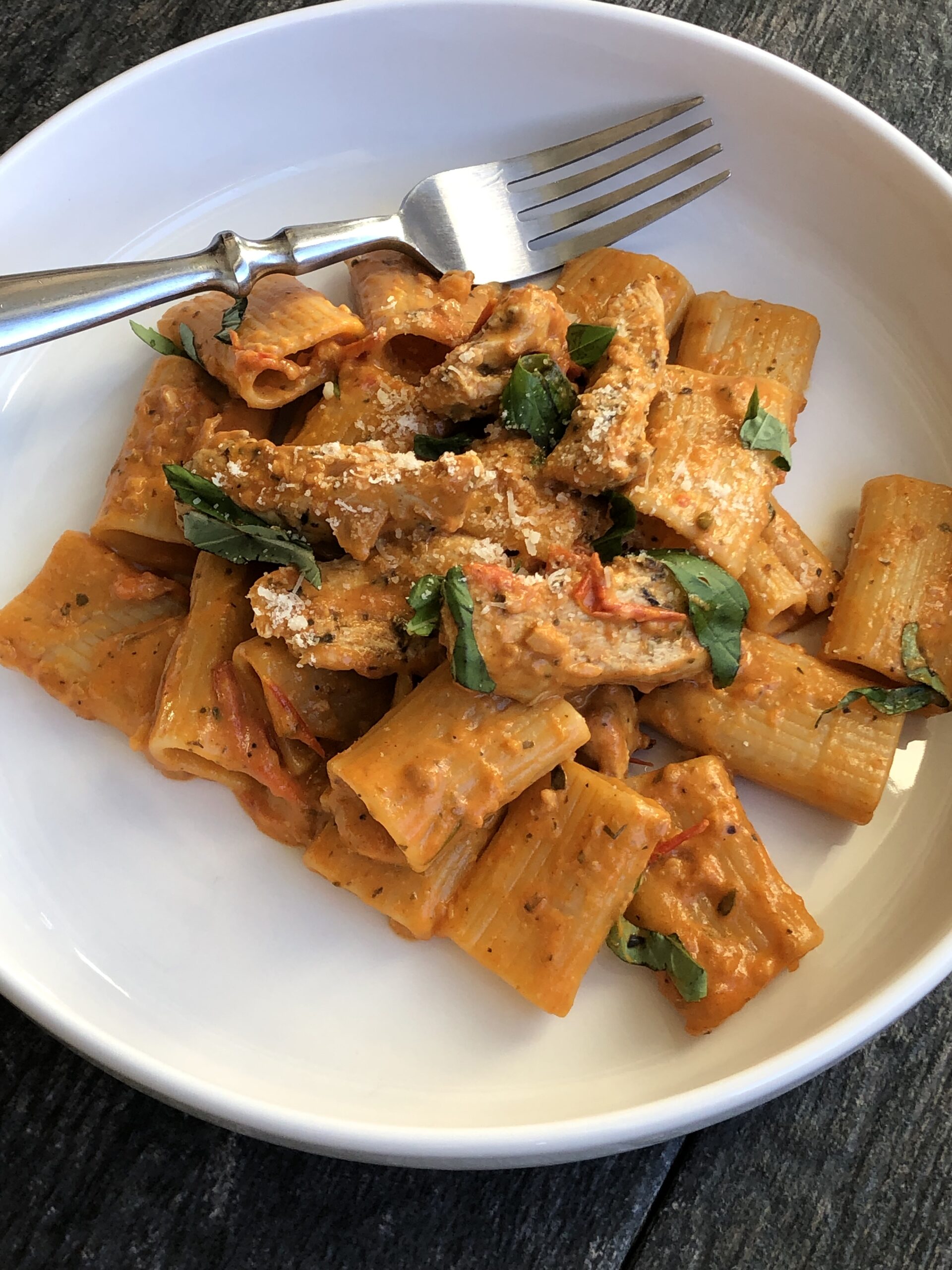 Rigatoni with Chicken and Vodka Sauce