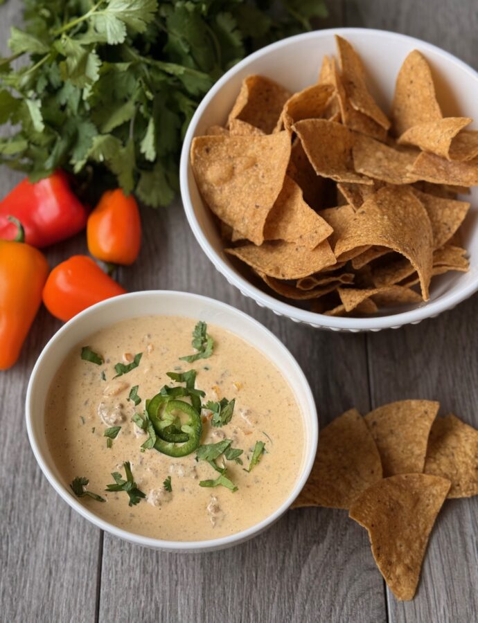 CHILI CON QUESO
