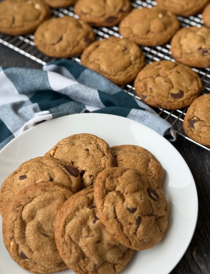 CHOCOLATE CHIP ALMOND COOKIES