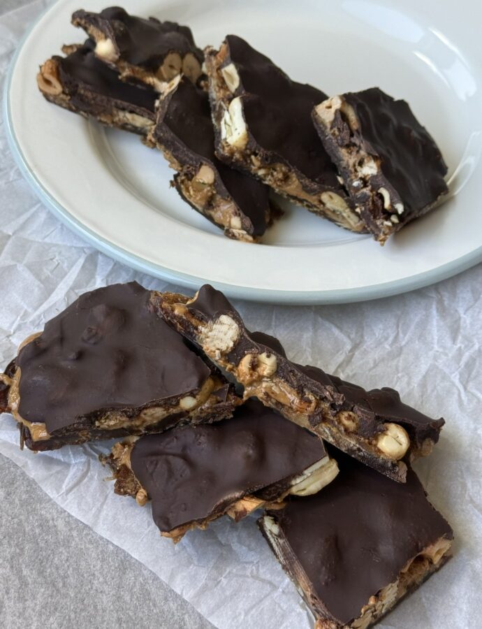 CHOCOLATE PEANUT BUTTER DATE BARK