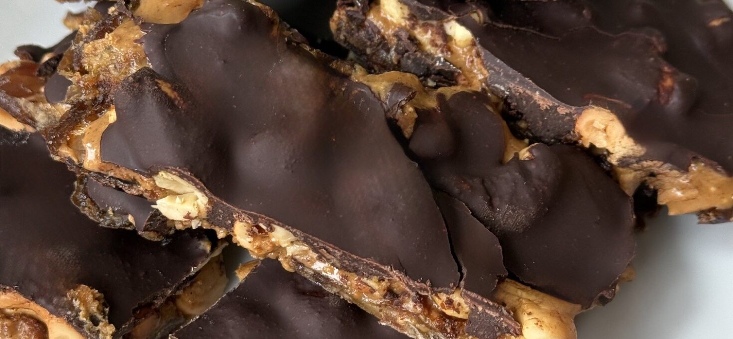 CHOCOLATE PEANUT BUTTER DATE BARK
