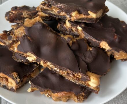 CHOCOLATE PEANUT BUTTER DATE BARK